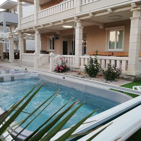 Guesthouse Villa Jurisic Novalja Exterior photo