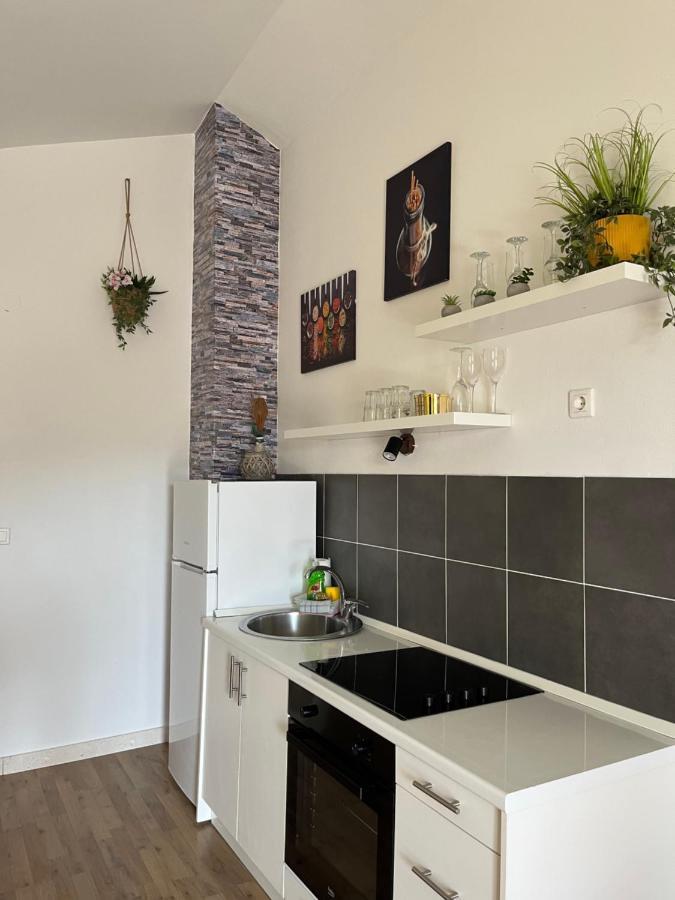 Guesthouse Villa Jurisic Novalja Exterior photo