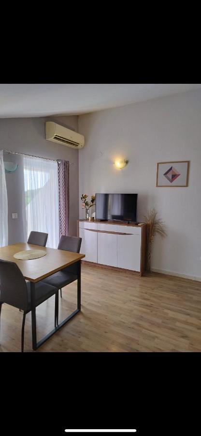 Guesthouse Villa Jurisic Novalja Exterior photo