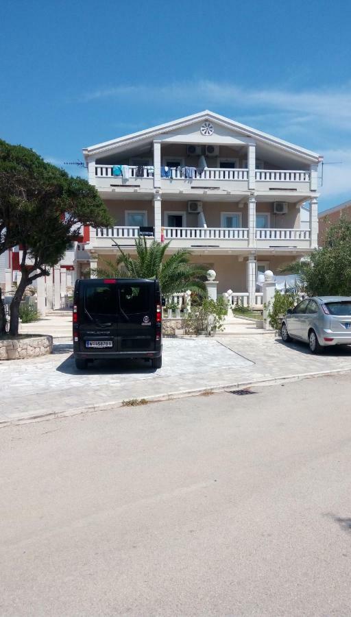 Guesthouse Villa Jurisic Novalja Exterior photo