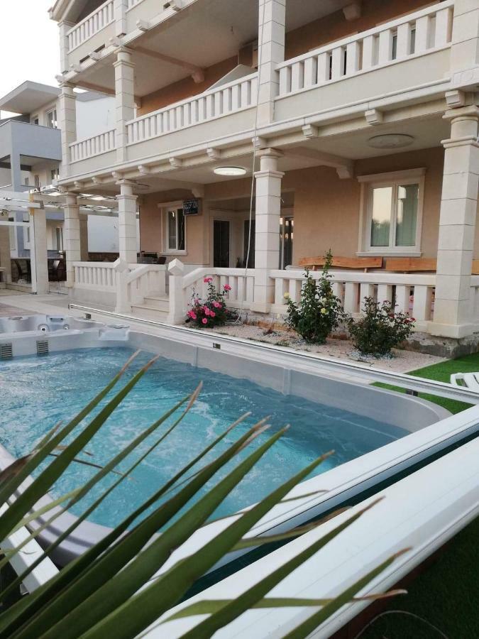 Guesthouse Villa Jurisic Novalja Exterior photo