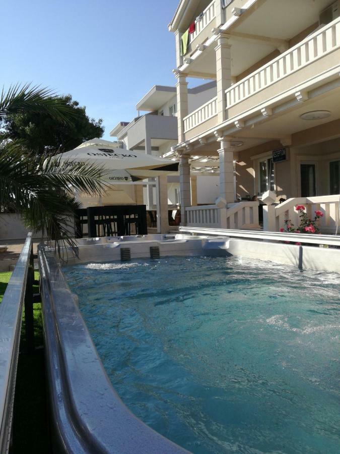 Guesthouse Villa Jurisic Novalja Exterior photo