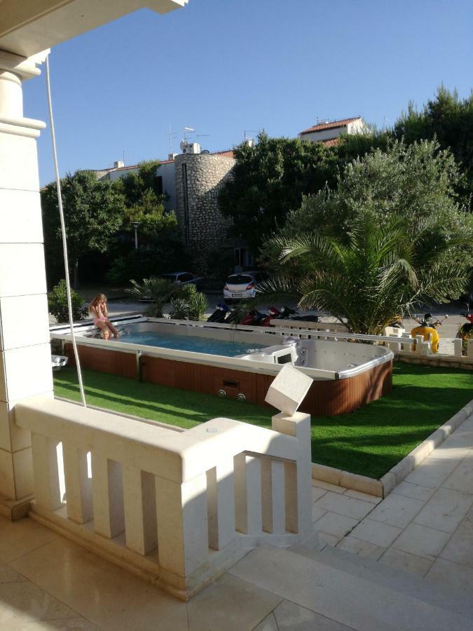 Guesthouse Villa Jurisic Novalja Exterior photo